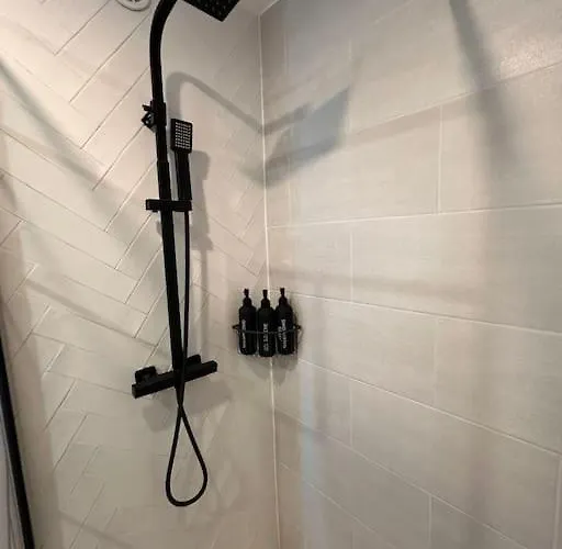 Zen Mayar House Centre *